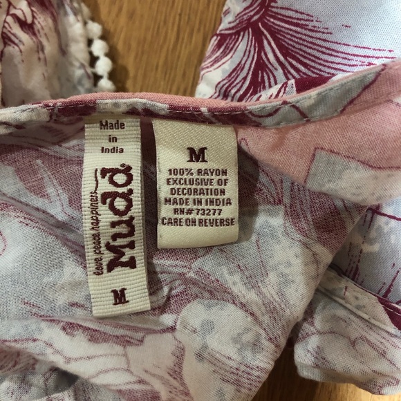 Flowered crop top with open back - Picture 3 of 3